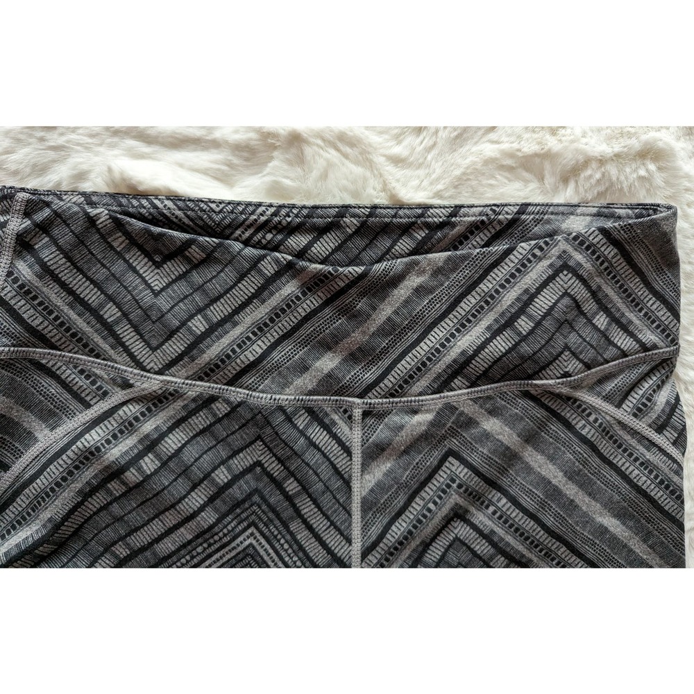 Fabletics Lima Capri Powerhold Leggngs Medium - image 6